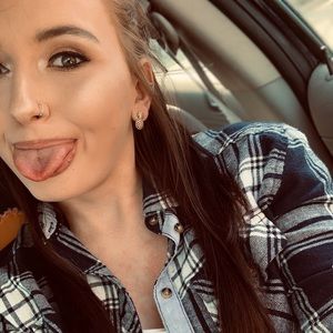 Meet your Posher, Kayla